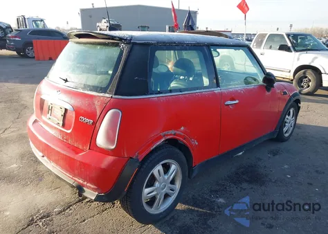 2006 Mini Cooper z USA, uszkodzony, nr VIN WMWRC33586TK16092